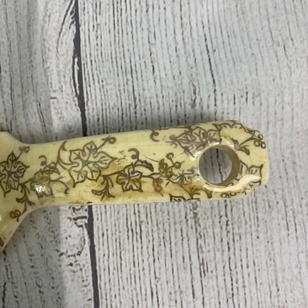 Ceramic vintage spatula w/gold flowers & picture